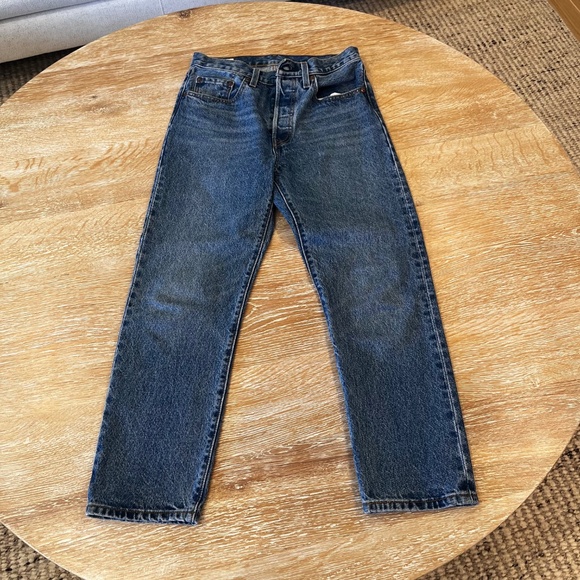 NWOT Levi's Women's 501 Jeans Size W26 L26 Blue - Picture 6 of 11